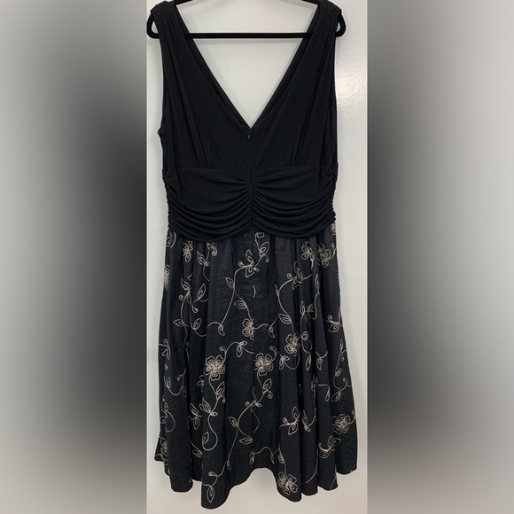 EUC Dress Barn Collection Black Cocktail Dress withh Embroidery Detail - Picture 3 of 7